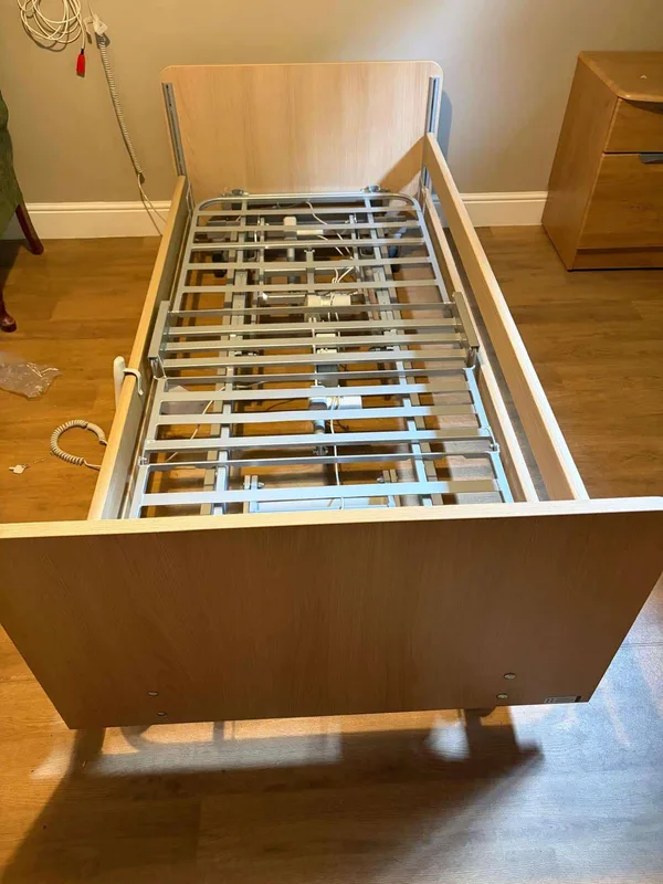 Height-adjustable profiling bed frame